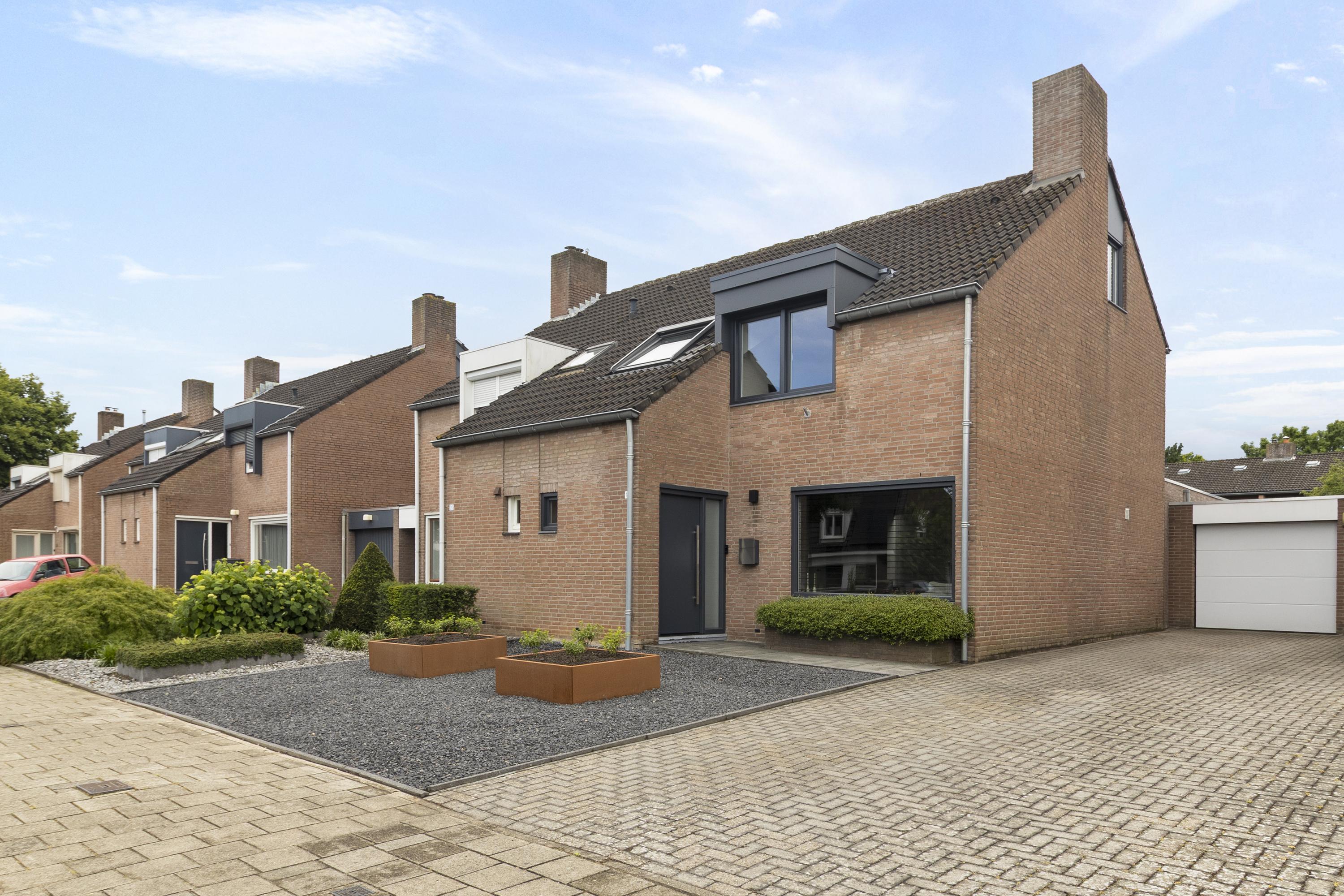 Huis Prof. Mentenlaan 18 in Limbricht