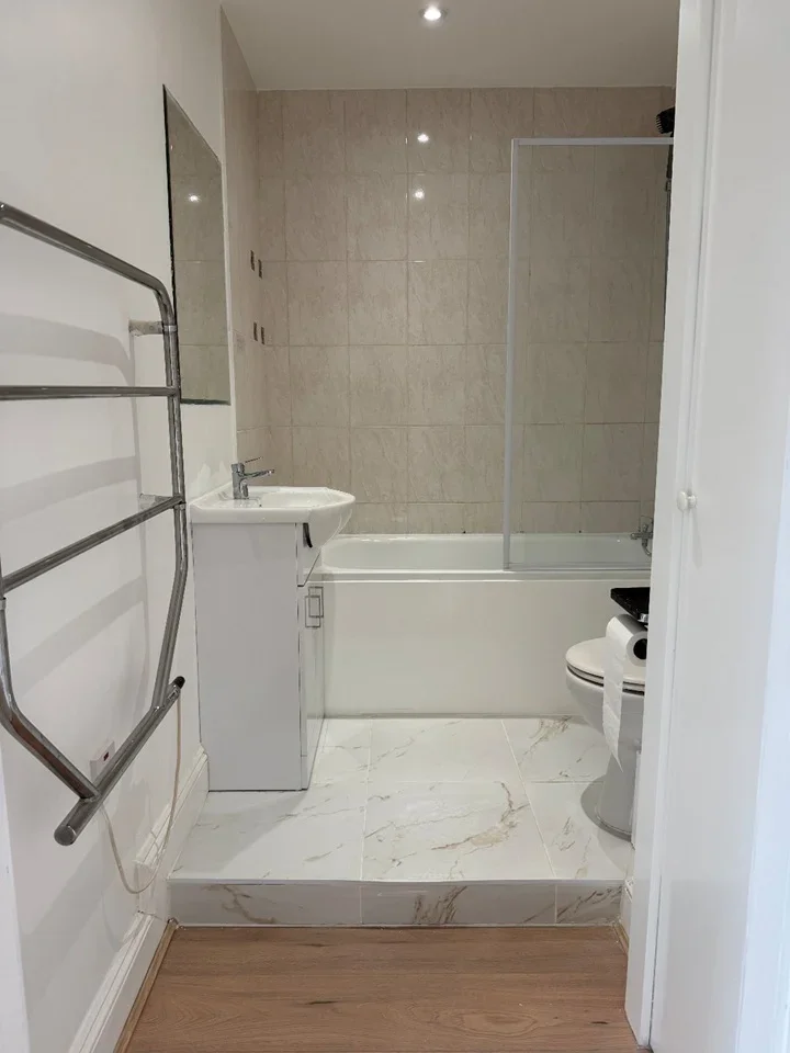 Flat Whymark Avenue in Greater London
