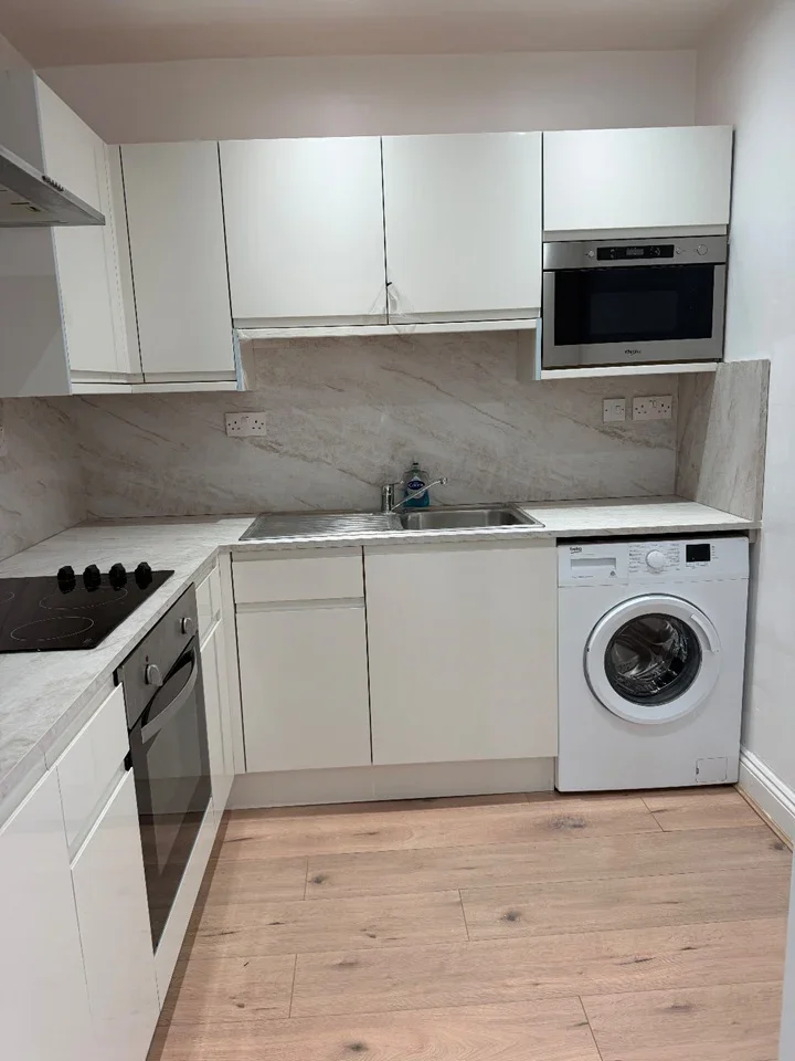 Flat Whymark Avenue in Greater London