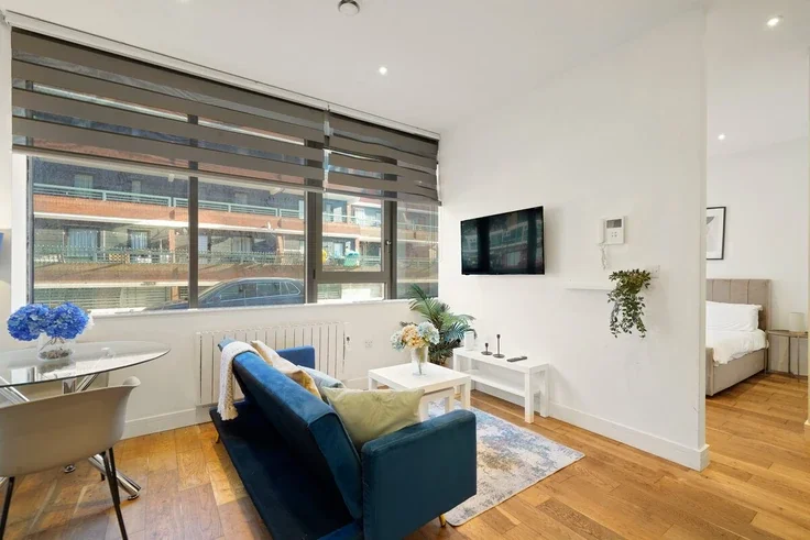 Flat Victoria Road in Greater London