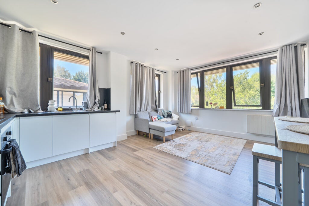 Flat Weyside Park in Waverley