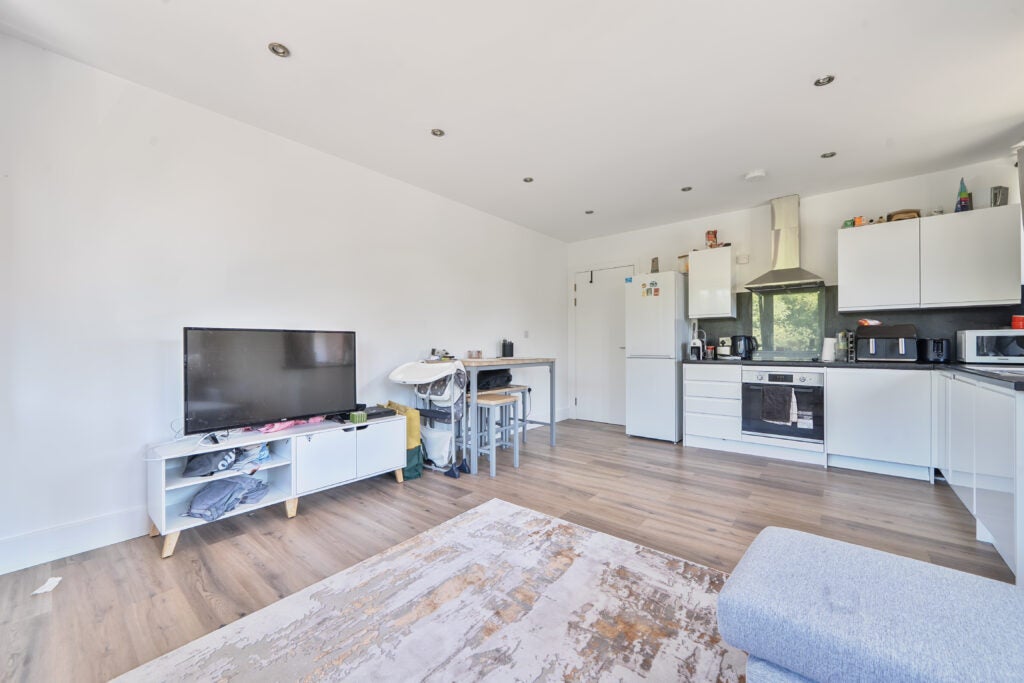 Flat Weyside Park in Waverley