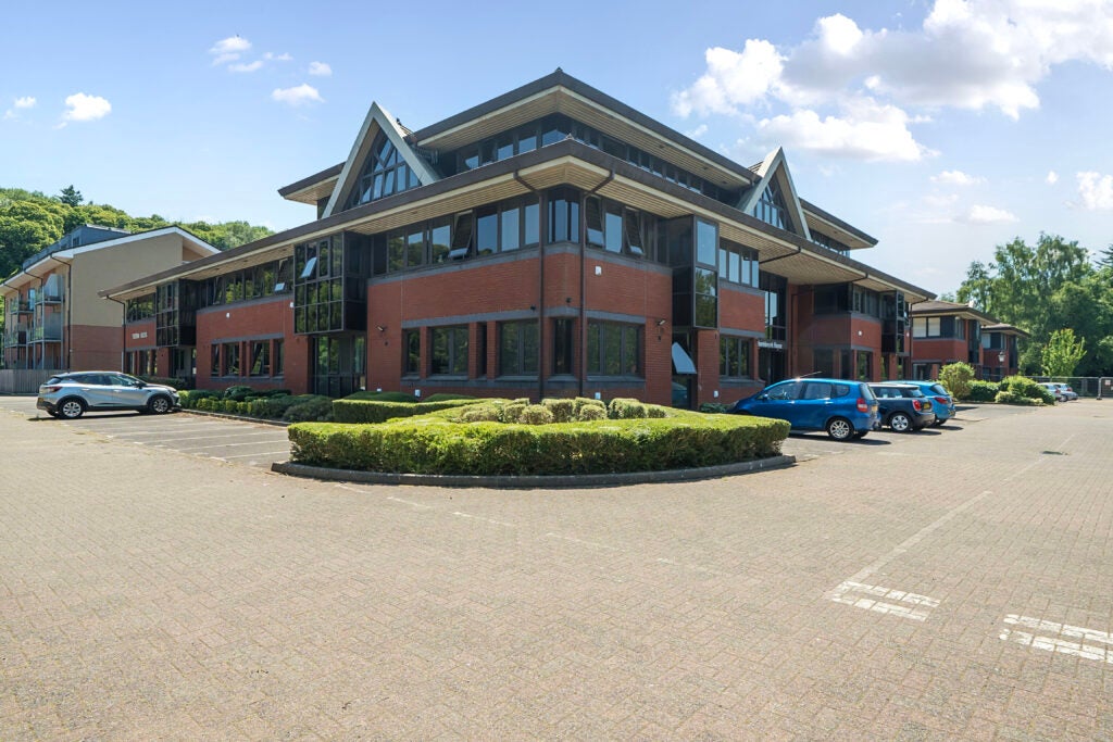 Flat Weyside Park in Waverley