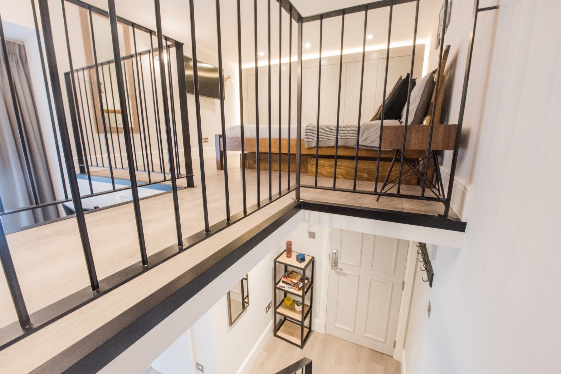 Flat Linden Gardens in Greater London