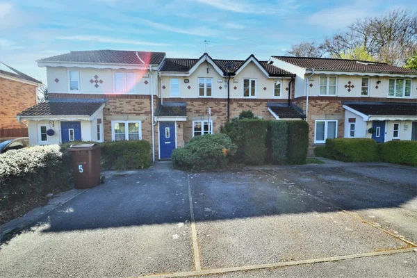 Flat Woodlea Court in Leeds