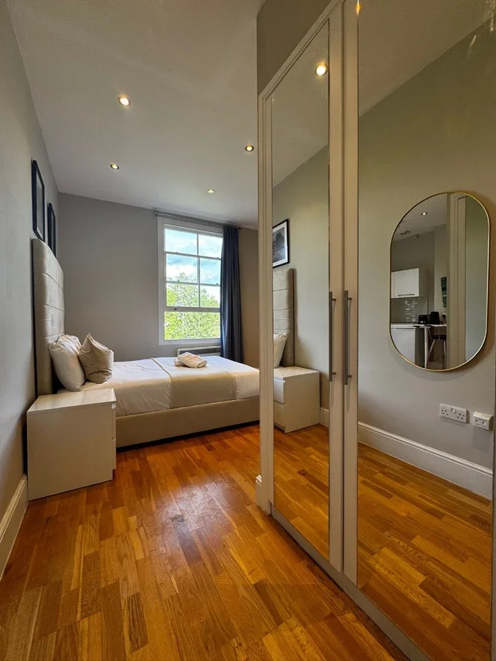 Flat Northwest Place in London