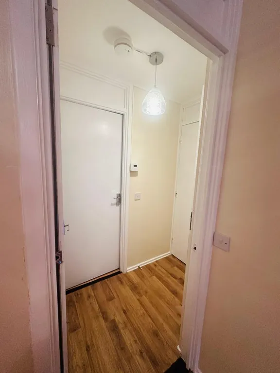 Flat Pelham Road in Greater London