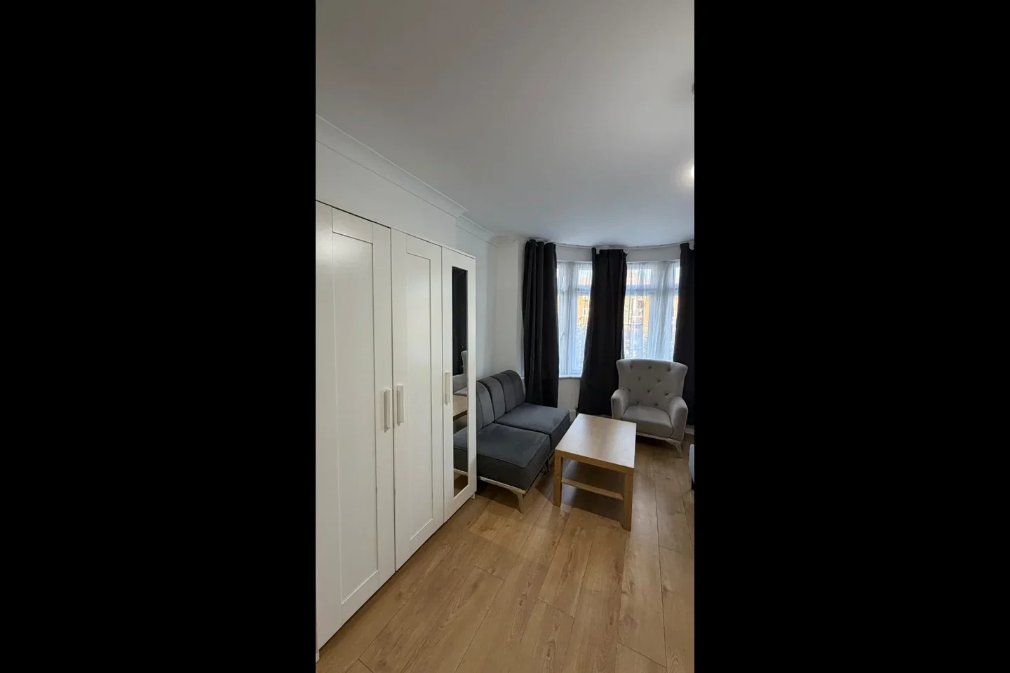 Flat Imperial Drive in Greater London