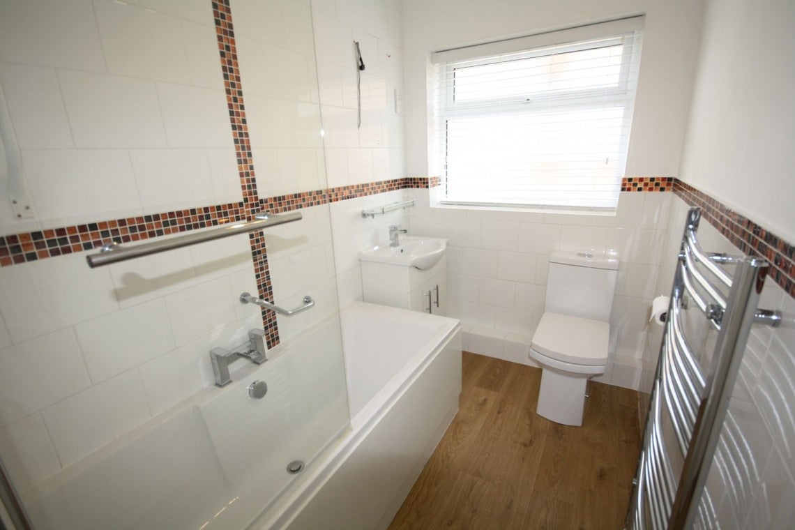Flat Pinewood Green in Iver Heath