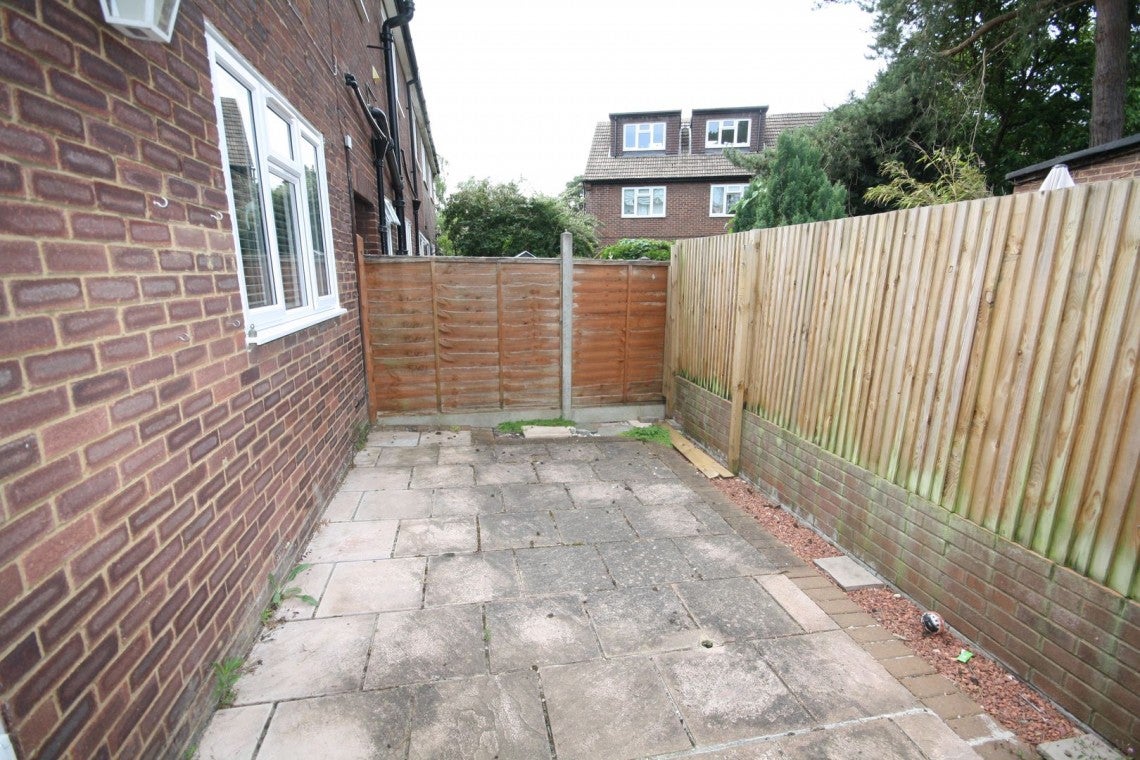 Flat Pinewood Green in Iver Heath