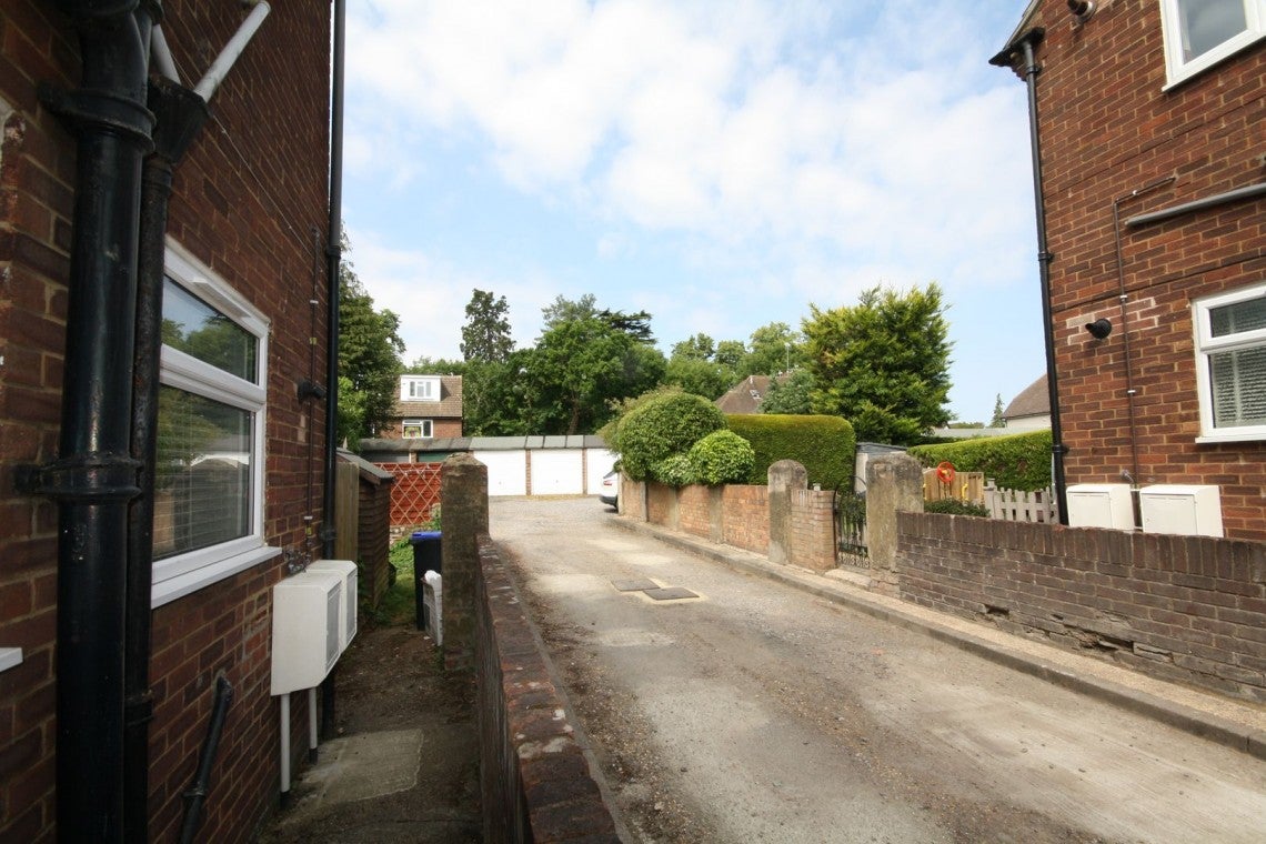 Flat Pinewood Green in Iver Heath