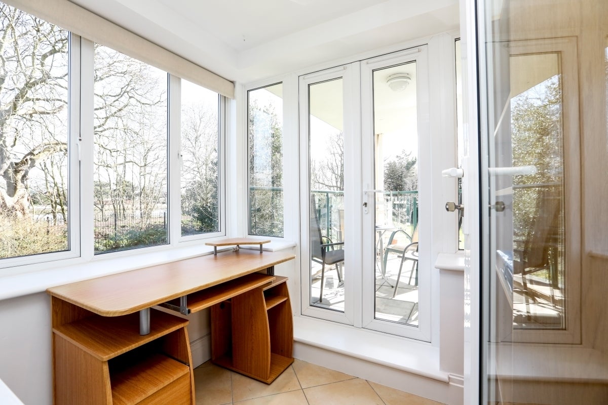 Flat Strand Drive in Greater London