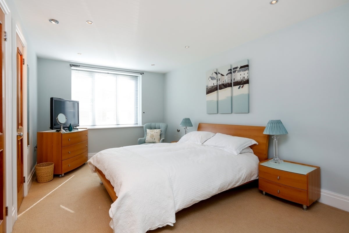 Flat Strand Drive in Greater London