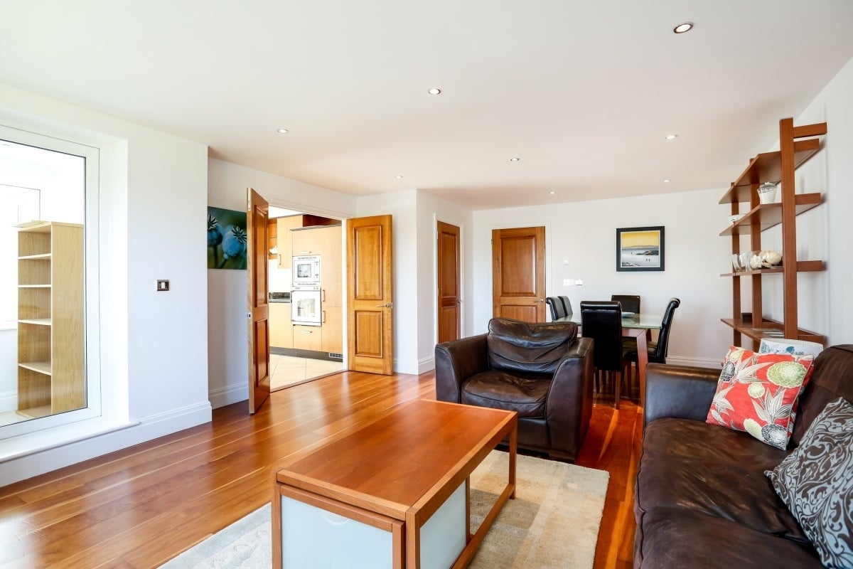 Flat Strand Drive in Greater London