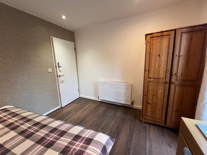 Room Clive Road in Redditch