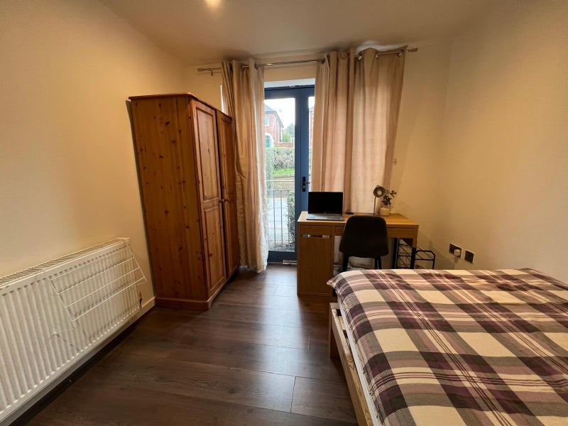 Room Clive Road in Redditch