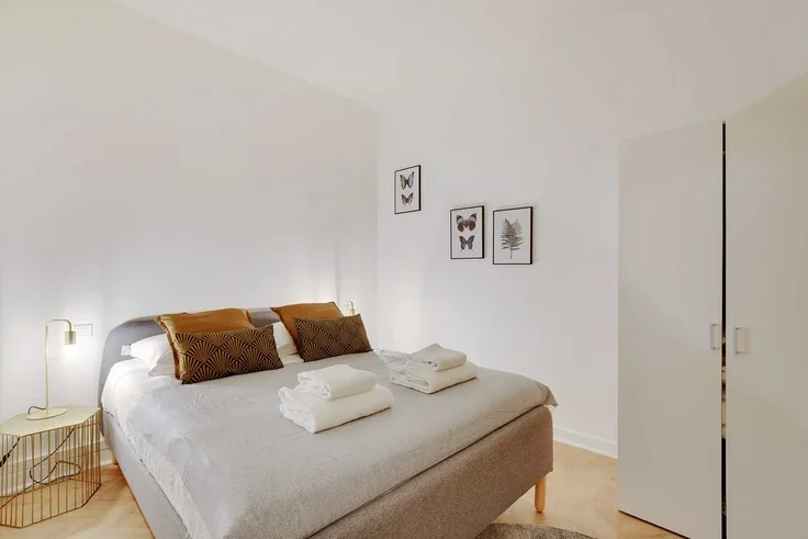 Flat Avenue Carnot in Paris