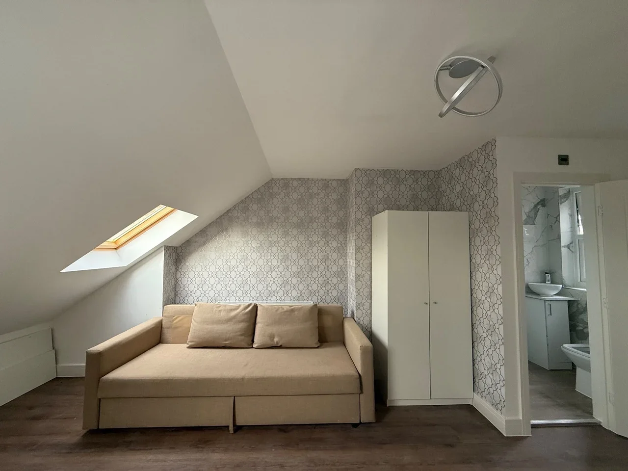 Flat Brenthurst Road in Greater London