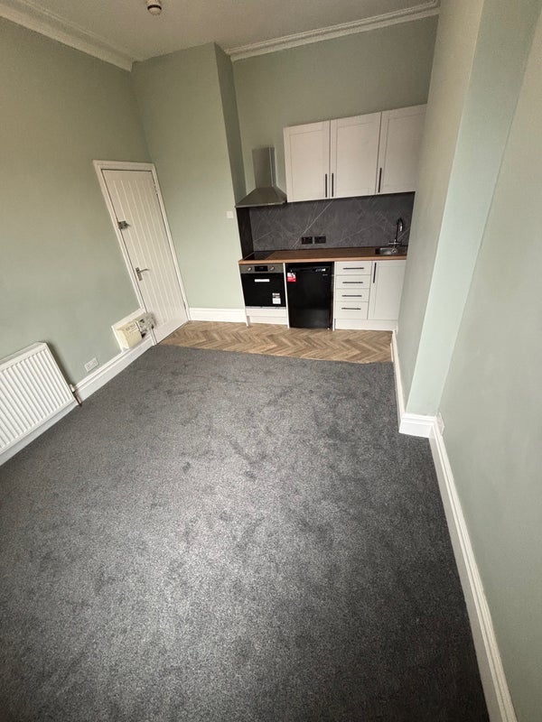 Room Elliston Road in Bristol