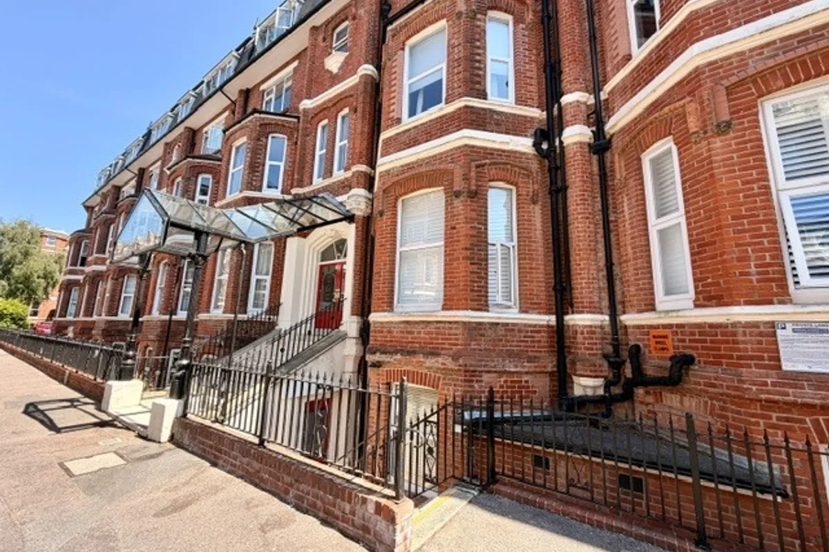 Flat Durley Gardens in Bournemouth