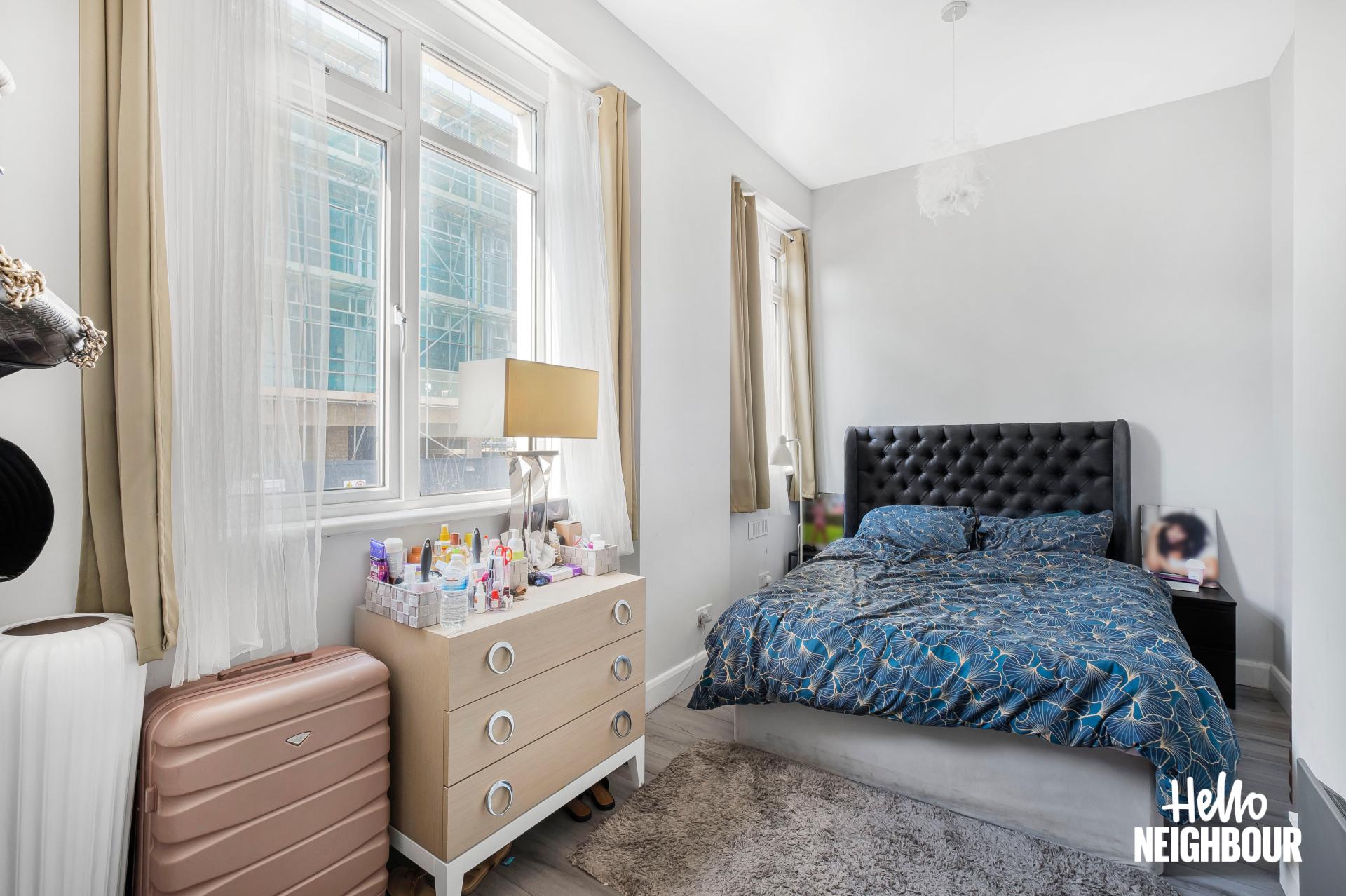 Flat Eastdown Park in Greater London