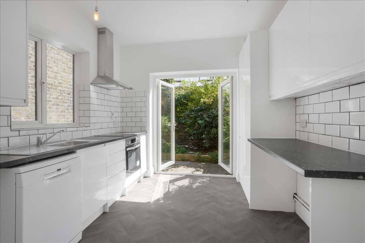 Flat Wilton Way in Greater London