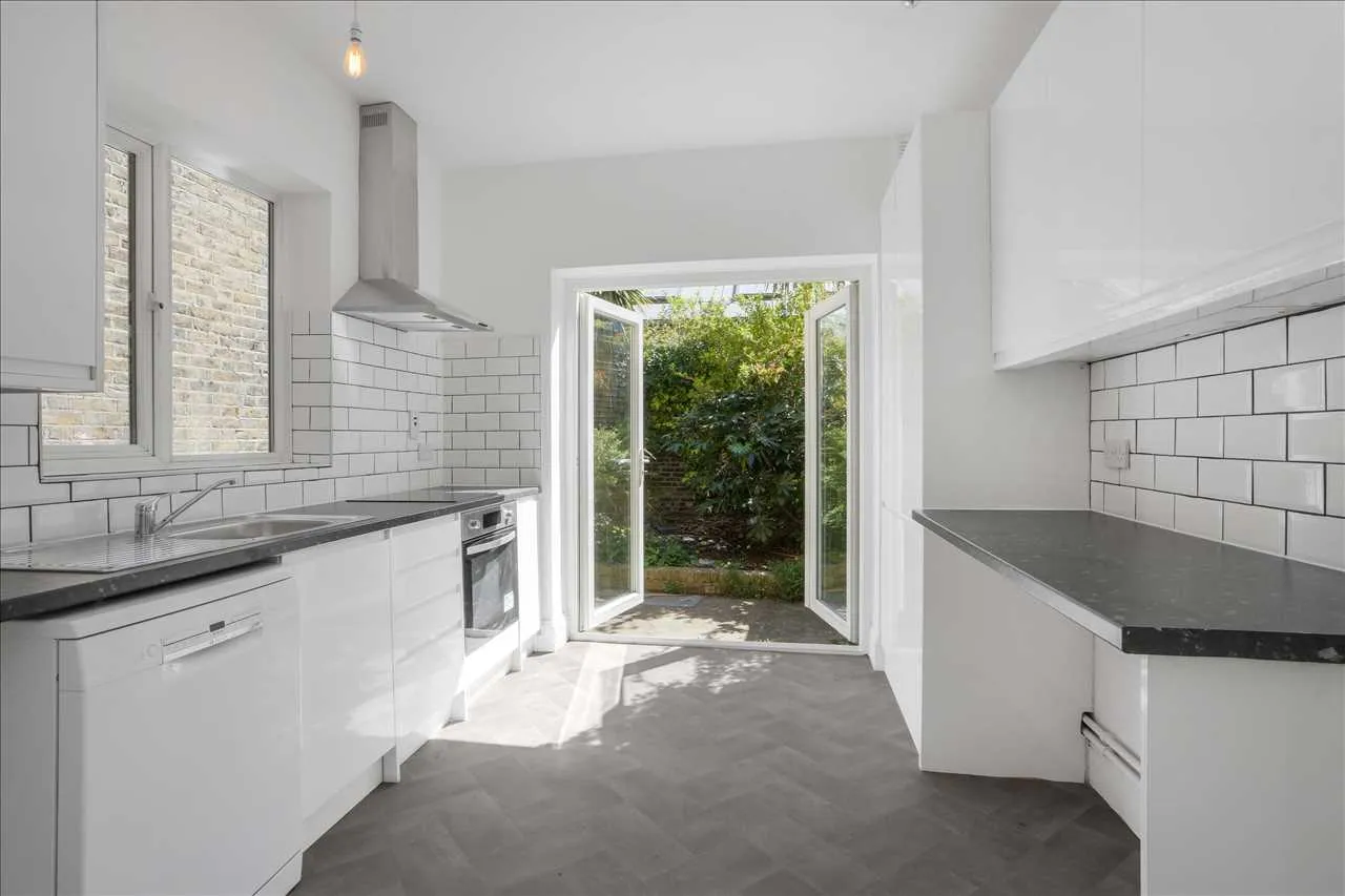 Flat Wilton Way in Greater London