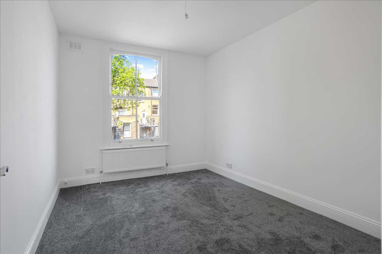 Flat Wilton Way in Greater London