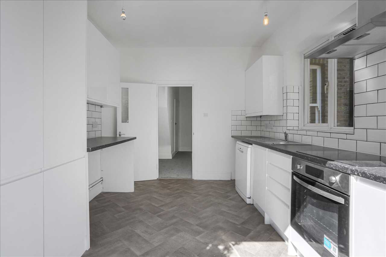 Flat Wilton Way in Greater London