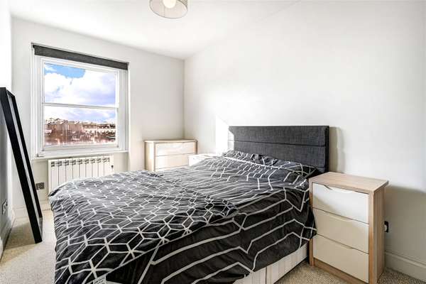 Flat Belgrave Road in City of Westminster
