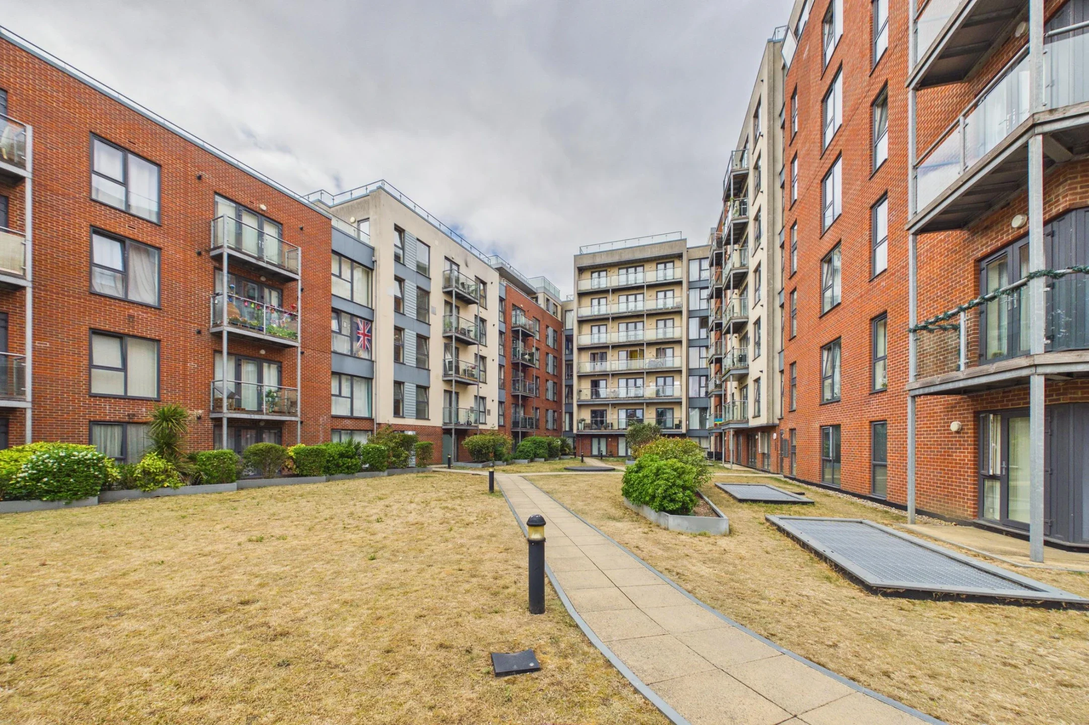Flat Midland Road in Dacorum