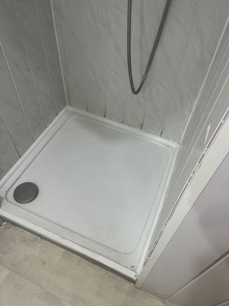 Flat Mayesford Road in Greater London