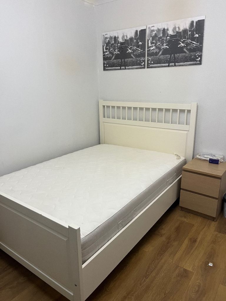 Flat Mayesford Road in Greater London