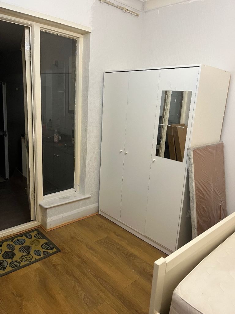 Flat Mayesford Road in Greater London