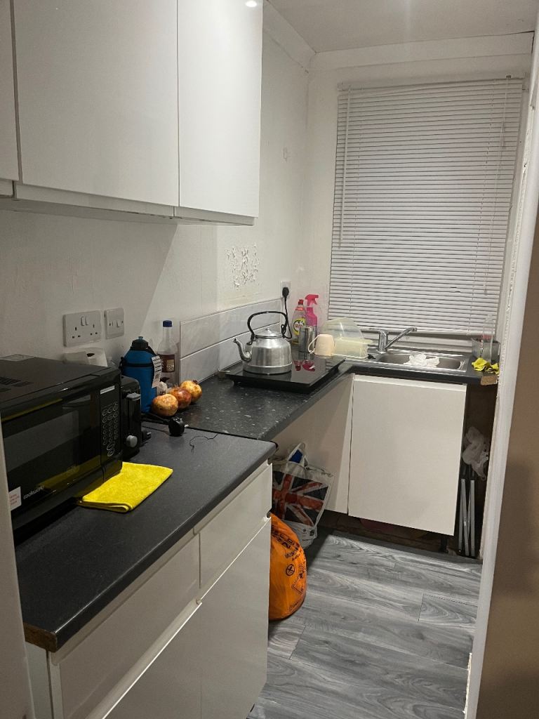 Flat Mayesford Road in Greater London