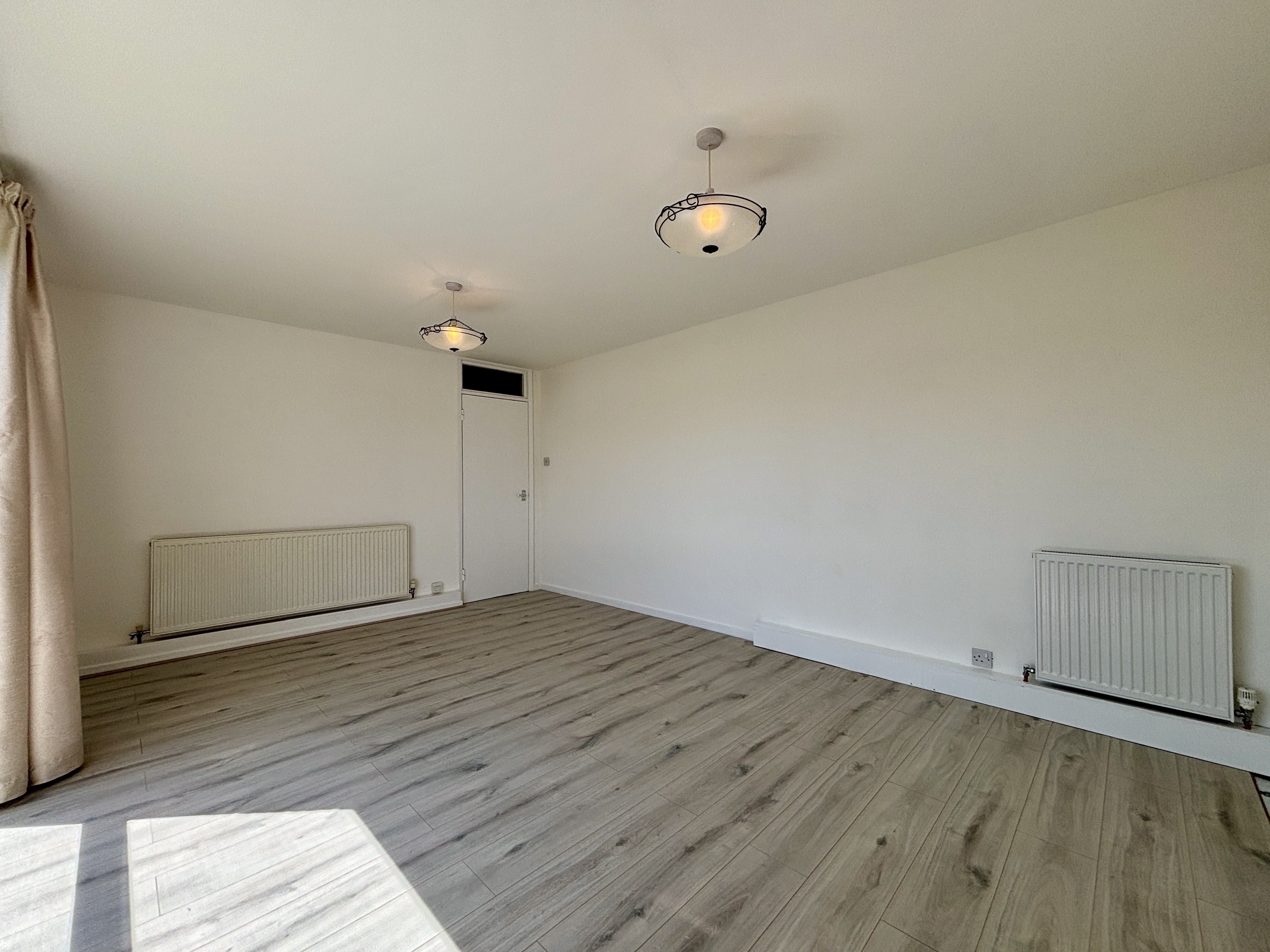 Flat Albemarle Road in Greater London