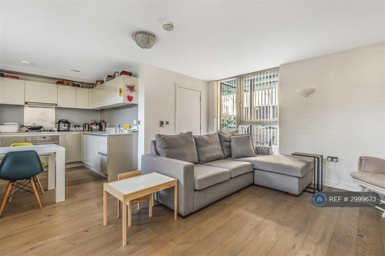 House Napoleon Lane in Greater London