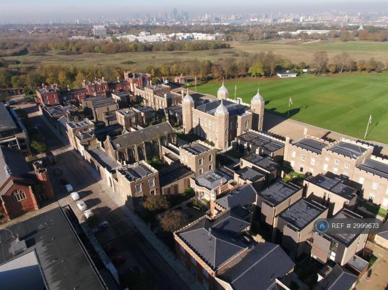 House Napoleon Lane in Greater London