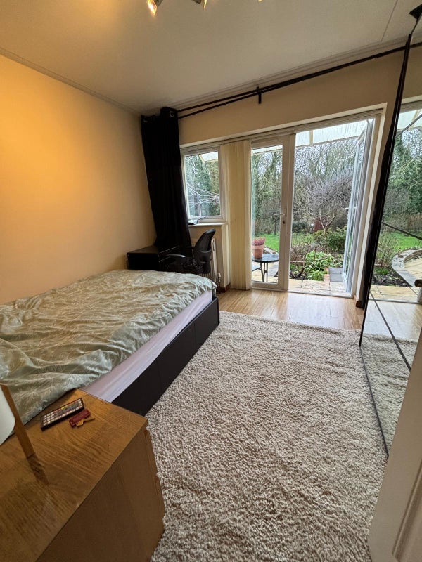 Room Court Close in Holyport