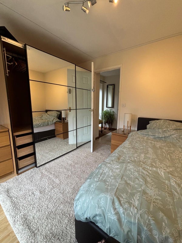 Room Court Close in Holyport