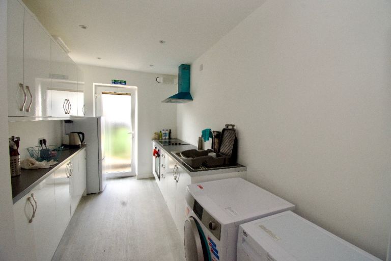 Flat Chartley Avenue in Greater London