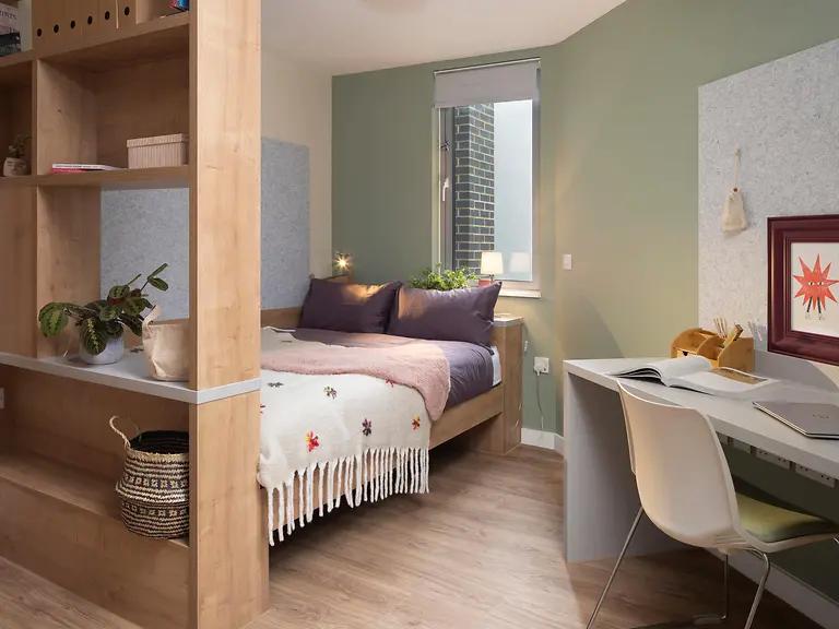 Flat Settles Street in Greater London