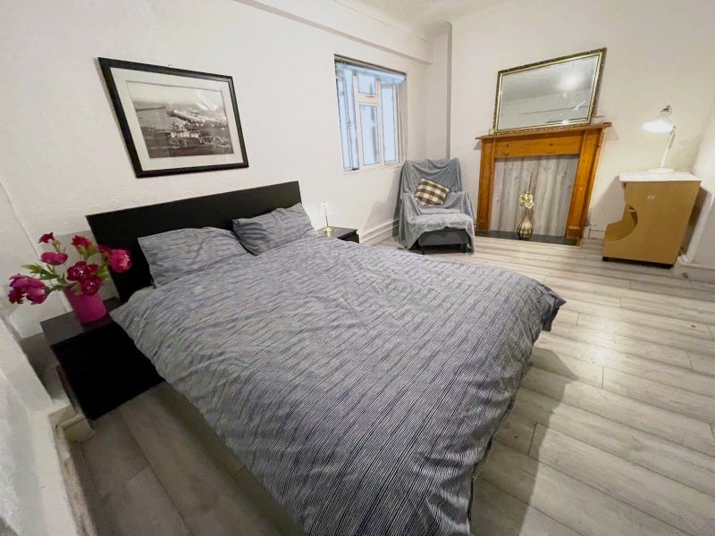 Flat Bronti Close in Greater London