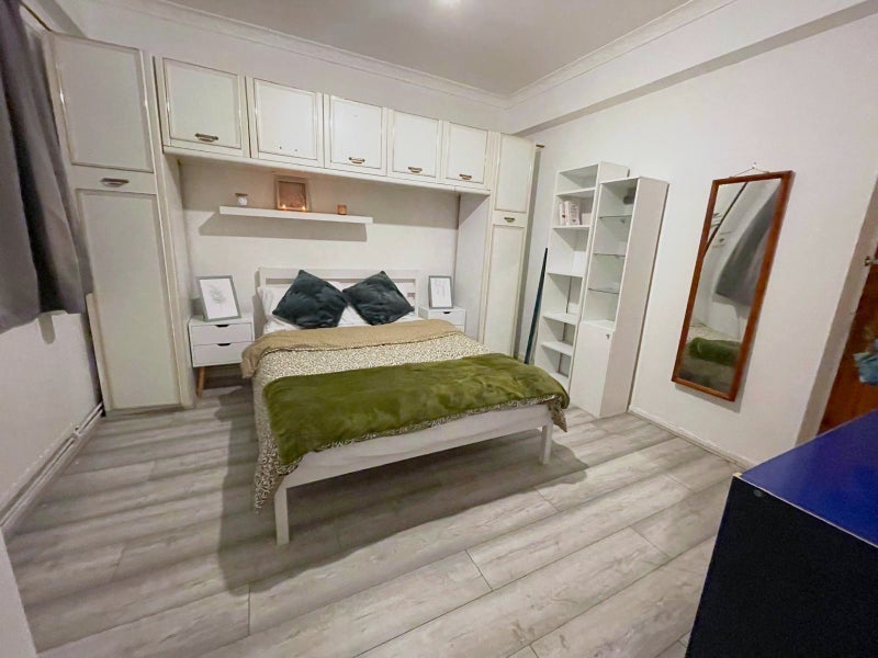 Flat Bronti Close in Greater London