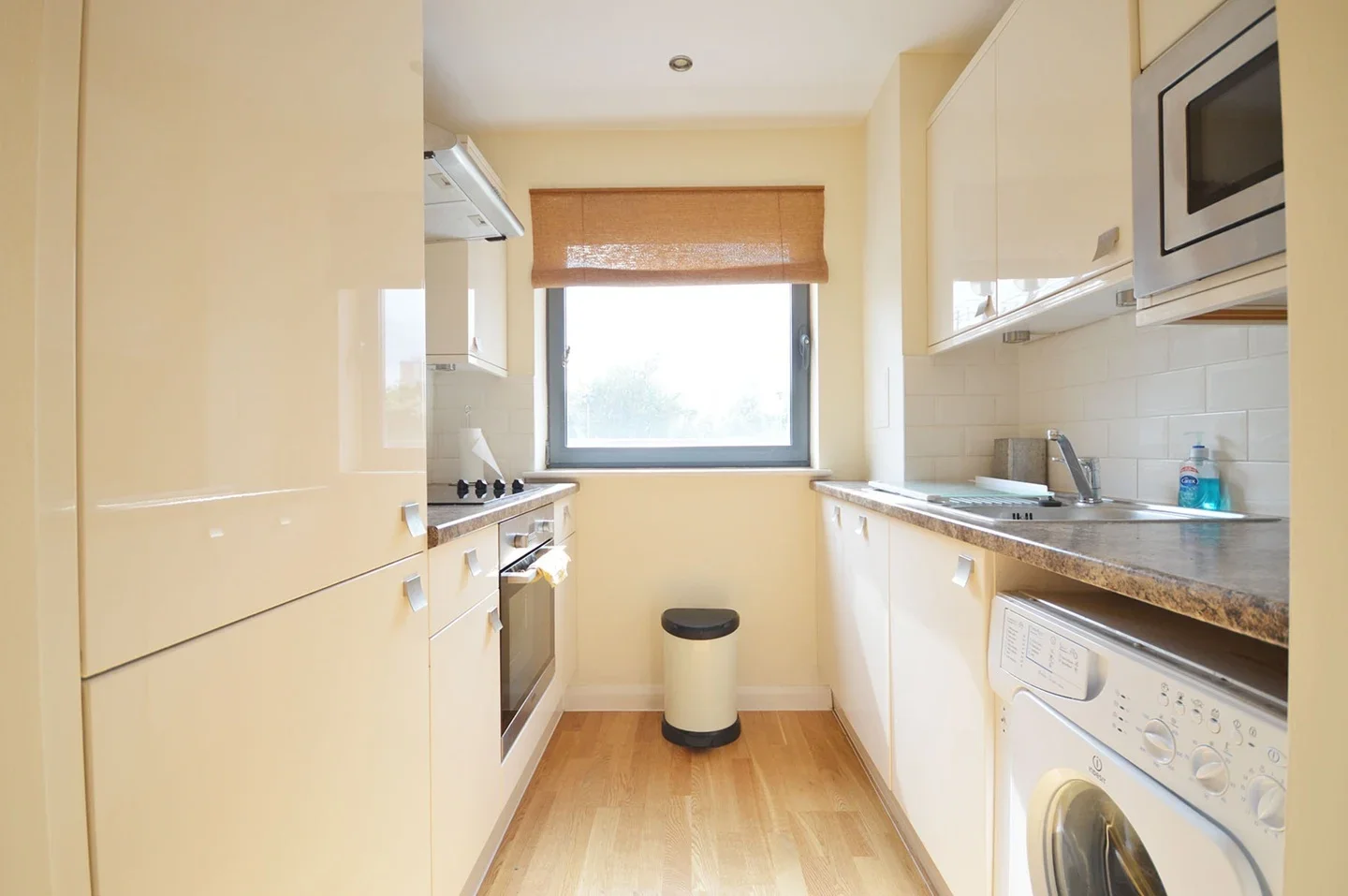 Flat Devonport Street in Greater London