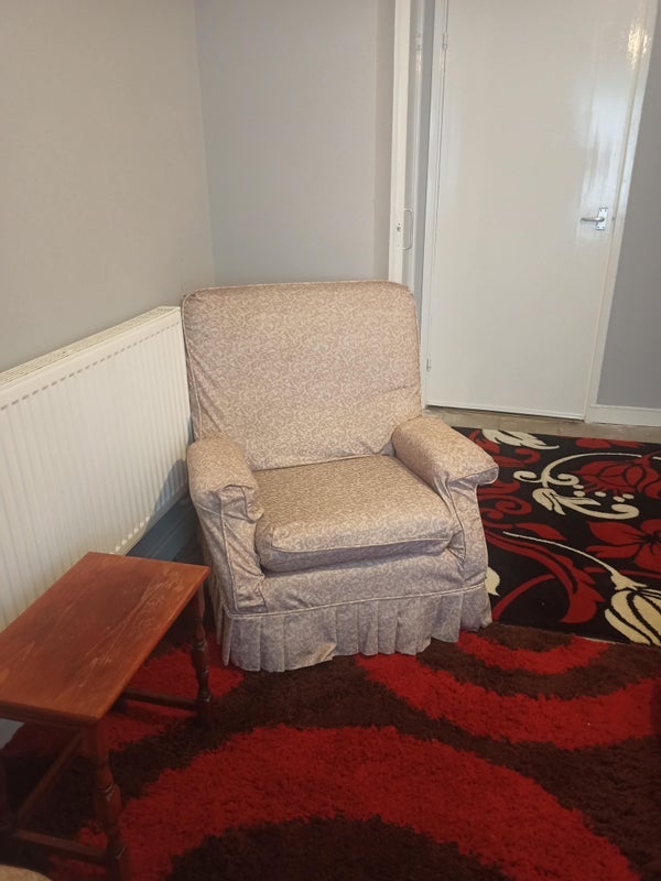 Room North Luton Place in Cardiff