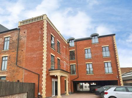 Flat Hinckley Park in Hinckley and Bosworth