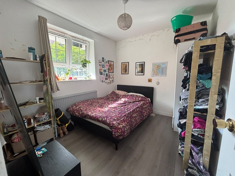 Room Pembury Road in Greater London