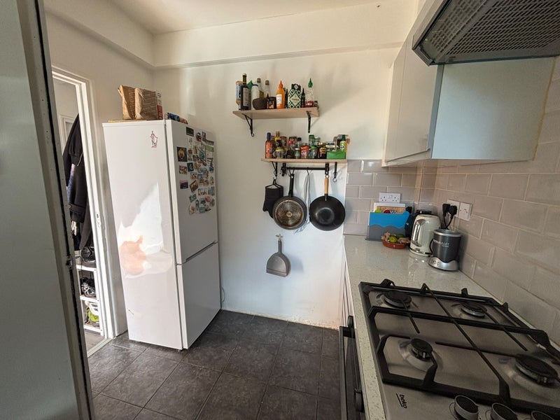 Room Pembury Road in Greater London