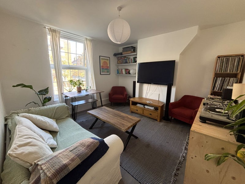 Room Pembury Road in Greater London